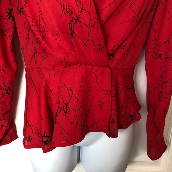 SOLD!!!!!! Astr The Label Gorgeous Black and Red V-Neck Flouncy Peplum Top sz M - Picture 4 of 9